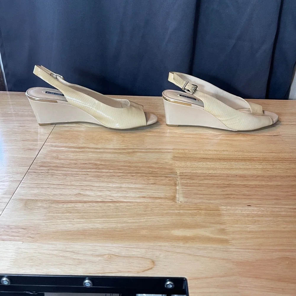 Alex Marie Womens Cream Lizard Embossed Slingback Wedge Peep Toe Sandals 11M